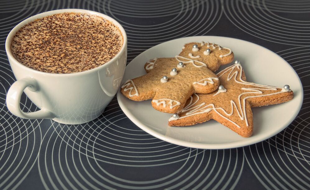 biscoitos e café com gengibre para aumentar a potência